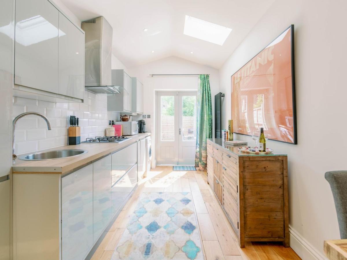 Pass The Keys Recently Renovated 1Br Flat With Private Garden In South London Apartment Bagian luar foto